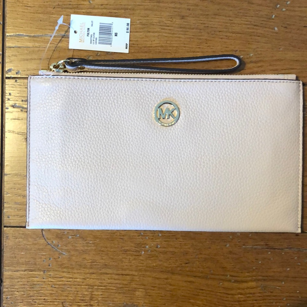 💝Michael Kors wristlet Blush💝